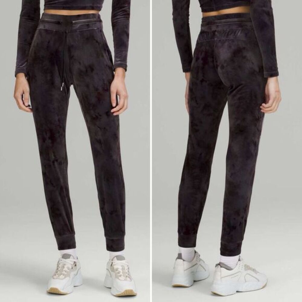 Lululemon Ready to Crush High-Rise Velour Jogger Full Length in Interstellar Dar